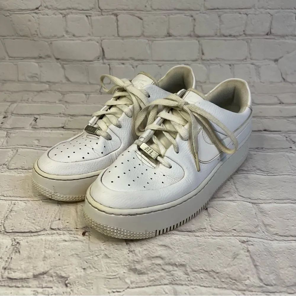 Women’s Nike Air Force 1s 2019 size 9 white